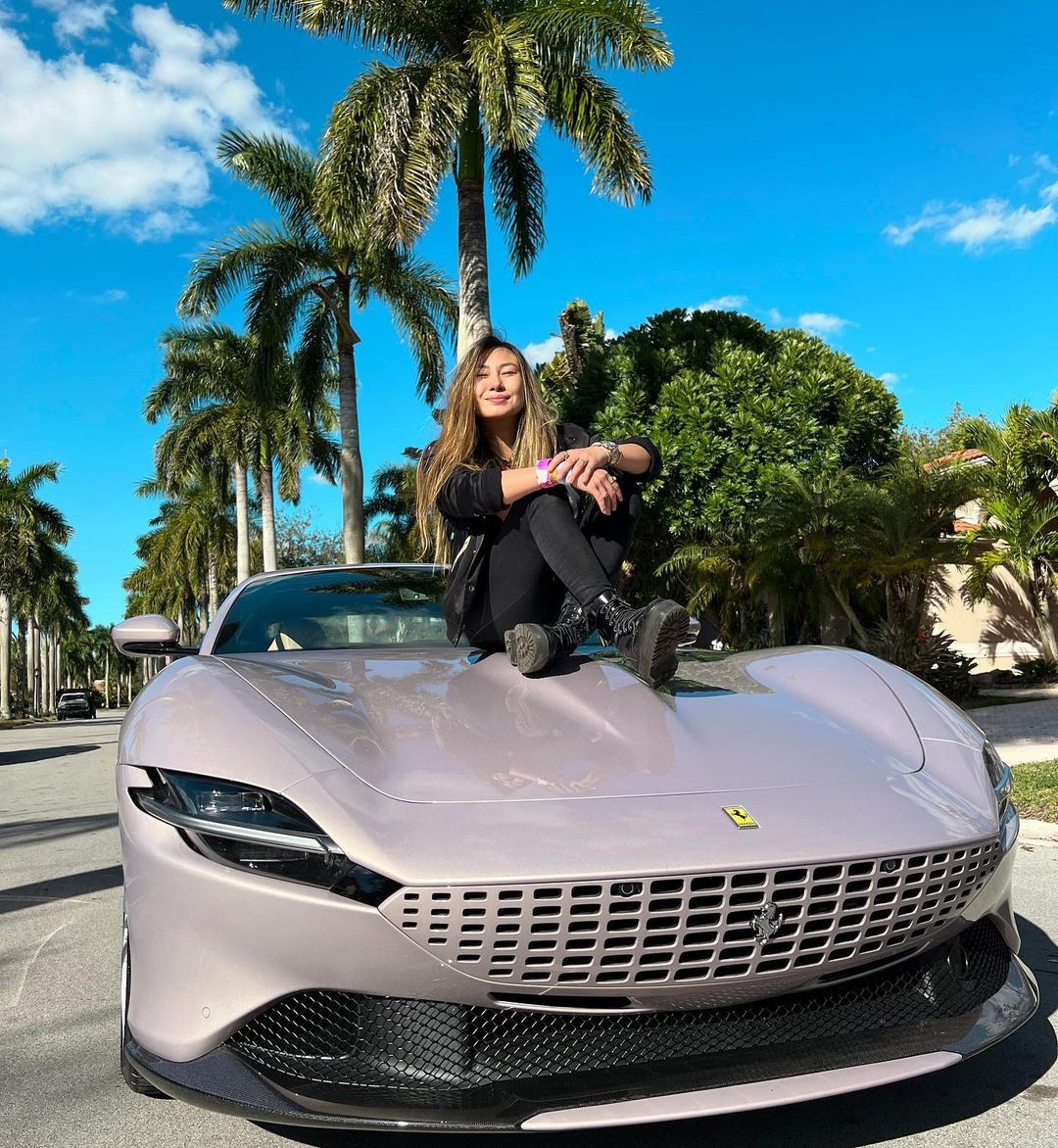 Guo sở hữu căn hộ sang trọng tại One Thousand Museum ở thành phố Miami (tiểu bang Florida) được cho là trị giá 6,7 triệu USD. Theo New York Post, cô là hàng xóm của David Beckham. Tuy nhiên, có lần đi chung thang máy với cựu ngôi sao bóng đá người Anh, Guo không nhận ra anh. Cô chỉ phát hiện khi người bạn đi cùng thốt lên: “Chúa ơi, đó là David Beckham”.