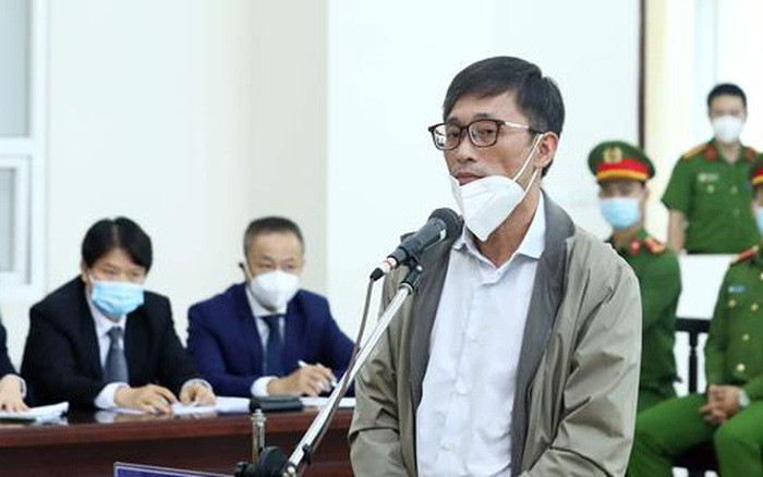 Tháng 11/2021, cựu Phó Tổng cục trưởng Tổng cục Tình báo (Bộ Công an) Nguyễn Duy Linh bị đưa ra xét xử về tội "Nhận hối lộ" với định khung hình phạt cao nhất là tử hình. Quá trình tranh tụng, ông Linh đã tác động gia đình nộp đủ số tiền 5 tỷ đồng nhận hối lộ. HĐXX sau đó đã tuyên phạt bị cáo này 14 năm tù, dưới mức thấp nhất của khung hình phạt. 