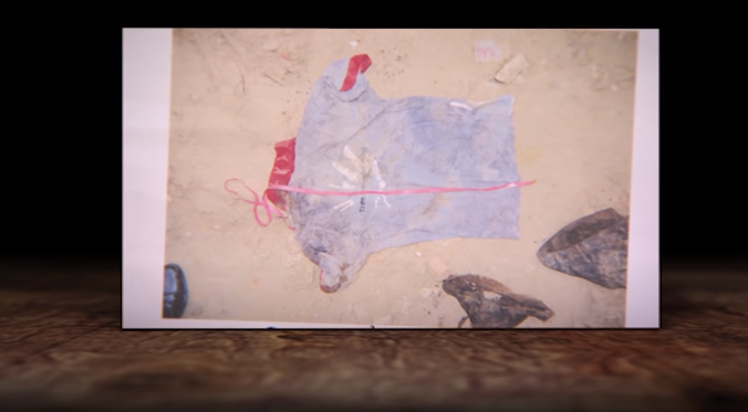 Vậy là một bí ẩn được đặt ra cho lực lượng điều tra, đó là xác chết được chôn cách mặt đất 20 cm là ai? Qua khám nghiệm ban đầu, hài cốt đó là của nam giới, đã bị phân hủy hết, chiếc quần dài nạn nhân đang còn nguyên vẹn, áo sơ mi nạn nhân mặc có màu trắng đã bị rách, quấn ngang cổ, phía dưới lưng có một áo phông còn nguyên vẹn.