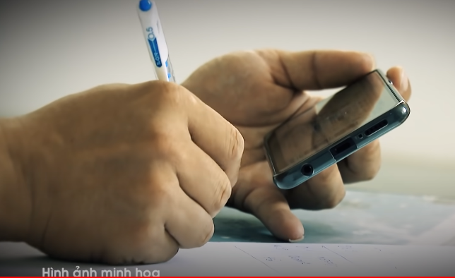 Trong lúc các cơ quan đang tiến hành điều tra, thì vào sáng 4/12/2017, một nam giới đến trình báo có anh trai tên là Bùi Tiến Dũng (SN 1982 ở phường Đức Ninh Đông, thành phố Đồng Hới) mất tích trong khoảng thời gian 7 năm. Trước đó, anh Dũng có thuê phòng trọ này làm cá độ bóng đá vào năm diễn ra World Cup 2010. Thông tin này đã mở ra hướng điều tra mới cho lực lượng điều tra và công tác giám định AND bộ hài cốt cũng được tiến hành. Tuy nhiên, bằng trực quan nghề nghiệp, các trinh sát, điều tra viên kỳ cựu tin chắc rằng danh tính của bộ hài cốt đã lộ diện…