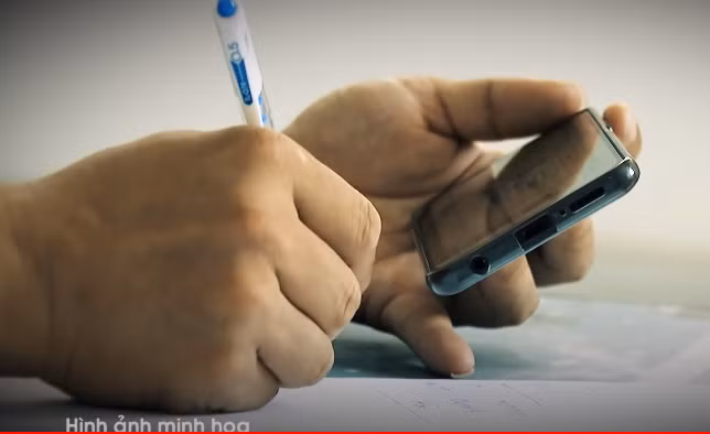 Trong lúc các cơ quan đang tiến hành điều tra, thì vào sáng 4/12/2017, một nam giới đến trình báo có anh trai tên là Bùi Tiến Dũng (SN 1982 ở phường Đức Ninh Đông, thành phố Đồng Hới) mất tích trong khoảng thời gian 7 năm. Trước đó, anh Dũng có thuê phòng trọ này làm cá độ bóng đá vào năm diễn ra World Cup 2010. Thông tin này đã mở ra hướng điều tra mới cho lực lượng điều tra và công tác giám định AND bộ hài cốt cũng được tiến hành. Tuy nhiên, bằng trực quan nghề nghiệp, các trinh sát, điều tra viên kỳ cựu tin chắc rằng danh tính của bộ hài cốt đã lộ diện…