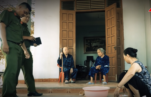 Sau khi anh Thành trả quán, thì chị Hoài Thu, thường trú tại TDP4, phường Nam Lý thuê lại quán. Qua xác minh, chị Thu cho biết thời điểm đó có một anh thuê chung phòng cùng anh Dũng nhưng cũng không biết là ai rồi bỏ phòng đi. Cứ như thế cho đến ngày người thuê hiện tại phát hiện bộ hài cốt. Người thân trong gia đình anh Dũng cũng không nhớ chính xác các mối quan hệ bởi thời gian anh Dũng mất tích quá lâu. Một bí ẩn yêu cầu lực lượng điều tra giải mã đó là phải xác minh bằng được người ở chung phòng với anh Dũng.