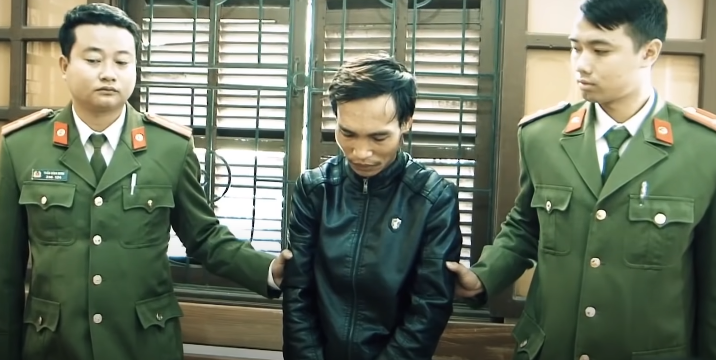 Từ thông tin thu thập được, Hùng đang sống như vợ chồng với một người phụ nữ hơn tuổi và đang bán quán cháo sáng tại Bãi Dinh, xã Dân Hóa, huyện Minh Hóa. Tổ công tác đã tiếp cận và triệu tập Nguyễn Mạnh Hùng. Ngay khi dẫn giải Nguyễn Mạnh Hùng về cơ quan điều tra, Hùng đã rất ngoan cố và đưa ra tất cả các bằng chứng ngoại phạm đúng vào thời điểm anh Bùi Tiến Dũng bị giết. Nguyễn Mạnh Hùng đã lường trước được tất cả những tình huống để trả lời trước cơ quan điều tra nên hắn rất bình tĩnh, không chịu thừa nhận hành vi giết anh Bùi Tiến Dũng.