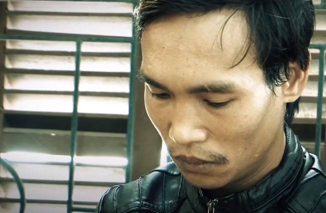 Bằng các biện pháp đấu tranh khai thác, tác động tâm lý đối tượng và chấp nhận một số yêu cầu của hắn như được gặp mẹ đẻ và con trai. Biết không thể nào chối tội, ngày 6/12/2017, Nguyễn Mạnh Hùng đã khóc, hối hận và khai nhận toàn bộ hành vi giết người của mình.