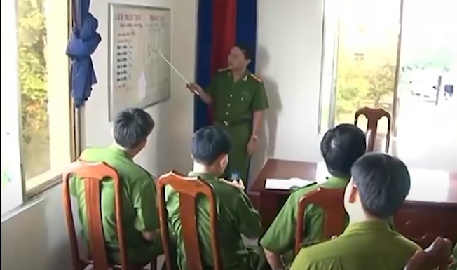 Xác định đây là vụ án mạng có tính chất đặc biệt nghiêm trọng, lãnh đạo Phòng CSĐTTPVTTXH Công an tỉnh Quảng Nam đã báo cáo sự việc lên Giám đốc Công an tỉnh và triển khai nhanh các tổ công tác phối hợp với Công an TP Tam Kỳ và Công an phường Trường Xuân khẩn trương tiến hành đồng bộ các biện pháp nghiệp vụ, sàng lọc, truy xét đối tượng gây án.