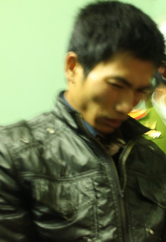 Qua nguồn tin người nhà Bình cung cấp, được biết Bình có vợ sắp cưới quê xã Quế Lưu (Hiệp Đức, Quảng Nam). Không thể để đối tượng có cơ hội bỏ trốn, ngay trong đêm, các điều tra viên đã bắt được Bình khi đang trốn tại nhà vợ chưa cưới.