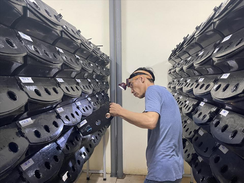 Doc dao mo hinh nuoi cua bien trong hop nhua o Ninh Binh