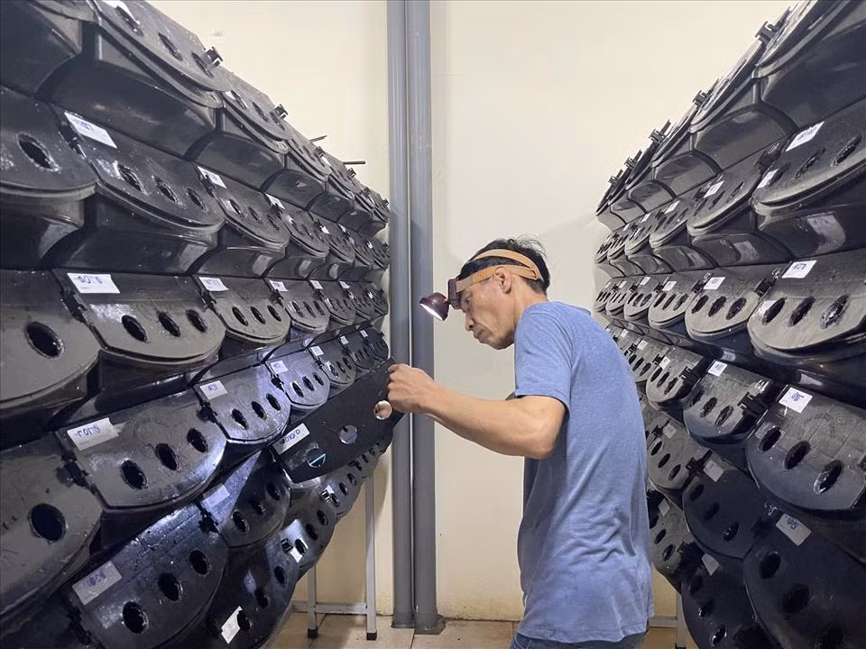 Doc dao mo hinh nuoi cua bien trong hop nhua o Ninh Binh