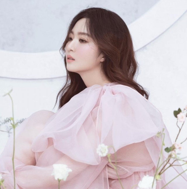 Tuy có vẻ ngoài xuất chúng nhưng Anh Sa sống kín tiếng và hoàn toàn không có ý định bước chân vào showbiz.