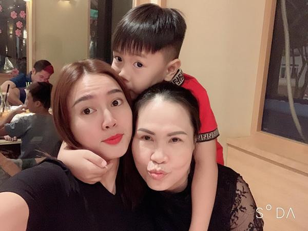 goài chăm sóc con, mẹ ruột Ninh Dương lan Ngọc còn thích chăm sóc các cháu để hỗ trợ cho con gái đầu.