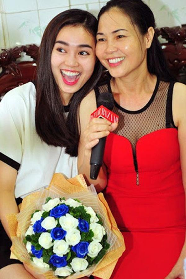 ược biết, mẹ Ninh Dương Lan Ngọc yêu nghệ thuật nhưng cuộc sống mưu sinh đẩy chị trở thành một người kinh doanh quần áo.