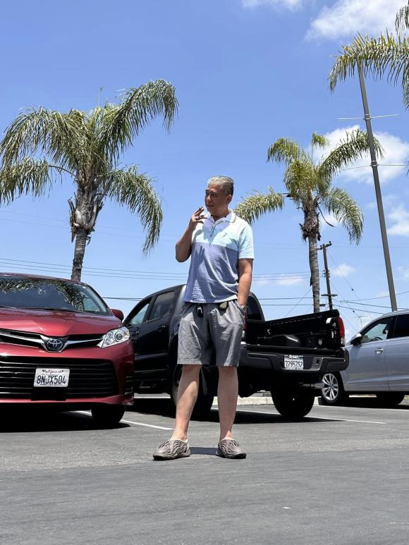 Mới đây, trên trang cá nhân của mình, Lê Tuấn Anh đã khoe hình thể của bản thân sau khi giảm cân thành công. So với vẻ "nặng đô" trước đây, Lê Tuấn Anh thon thả và phong độ đến ngỡ ngàng. Vòng bụng của ông lép kẹp trông ngang ngửa với thời hoàng kim.