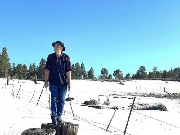 Từ sau khi giảm 42 kg, ông tươi tắn hẳn ra và chăm chỉ tham gia các hoạt động ngoài trời, thậm chí là leo núi. Tài tử một thời cũng chăm khoe ảnh lên trang cá nhân hơn trước đây nhiều.