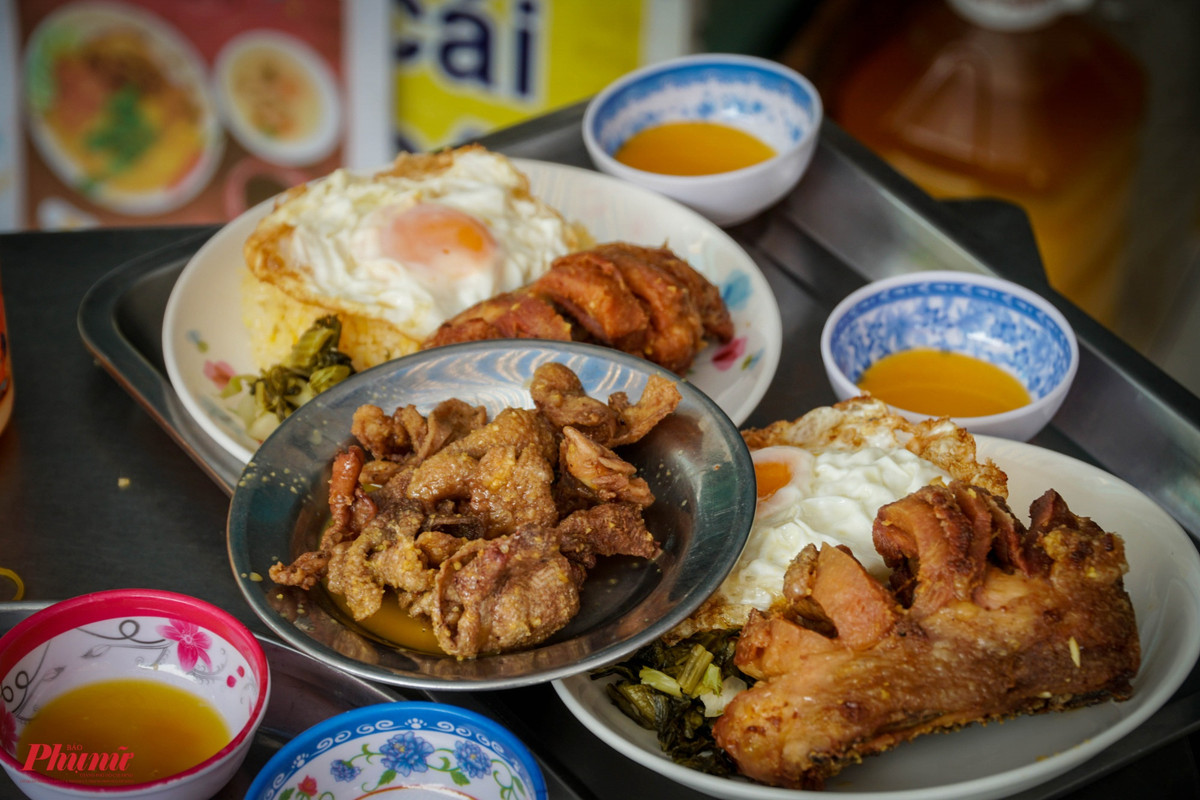 Doi nang, xep hang cho 90 phut de duoc an com ga o TP HCM-Hinh-3