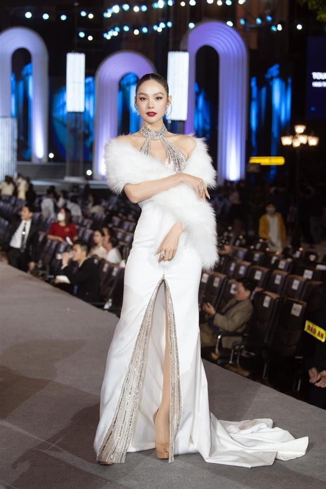 Dung vay lo hiem, Thuy Tien ap dao Minh Hang nho vuong mien 12 ty-Hinh-4