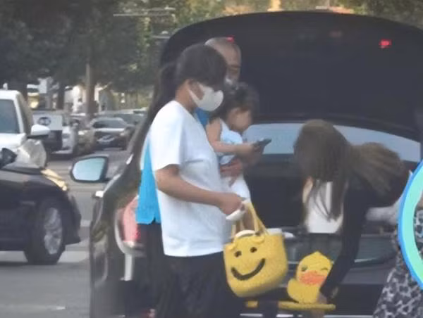 Thich Tieu Long tuoi 34: Hanh phuc ben vo dep con xinh-Hinh-8