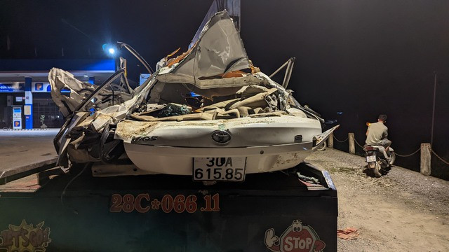 Hien truong tang thuong vu lat xe tai cho dat khien 3 nguoi tu vong-Hinh-7