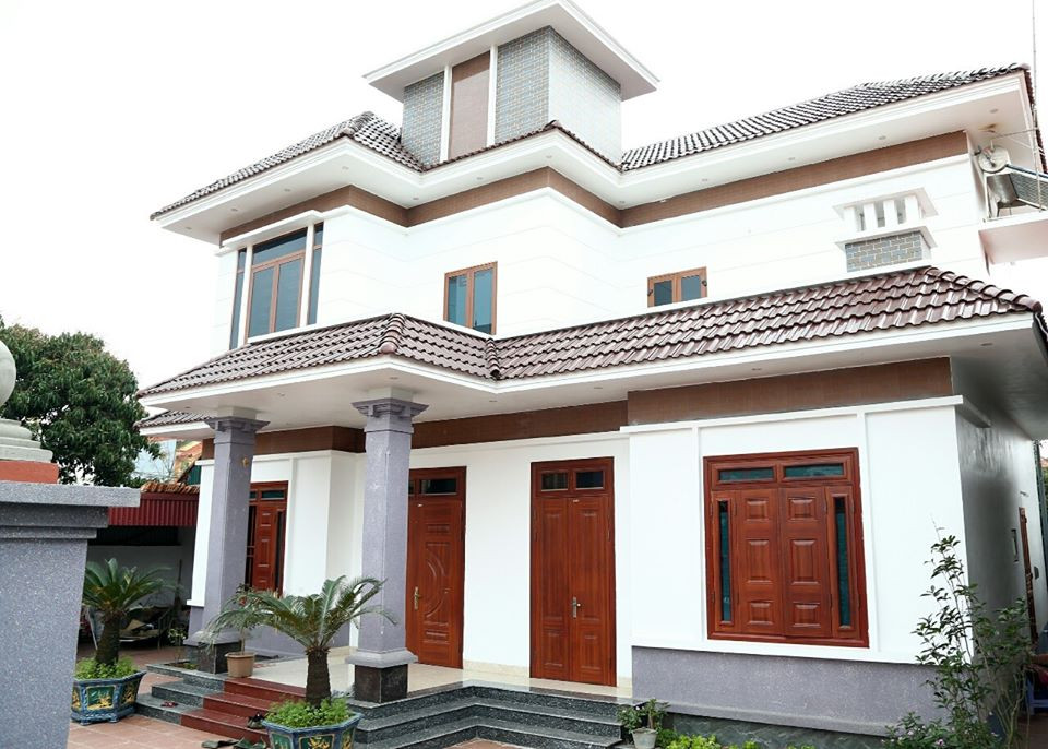 2/ Cửa chính không được đối diện với bất kỳ cửa nào trong nhà bạn. Bởi theo phong thủy, nếu các cửa trong nhà đối diện nhau sẽ dẫn đến người trong nhà hay xảy ra cãi vã, mất đoàn kết, làm ăn gặp nhiều khó khăn khiến tài vận gia chủ đi lùi, không may mắn.