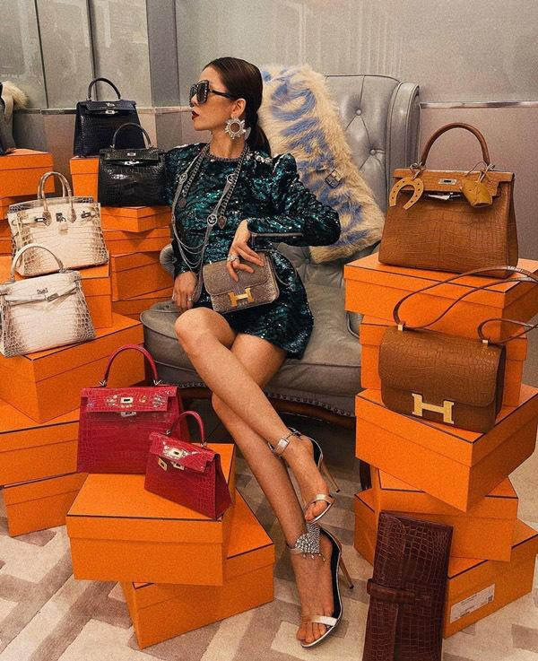 Le Quyen 'soi mau' vi bi coi thuong khi mua do hieu o Phap-Hinh-4