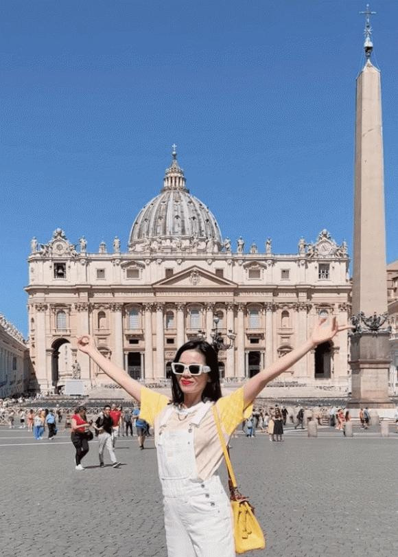 Le Quyen 'soi mau' vi bi coi thuong khi mua do hieu o Phap-Hinh-5