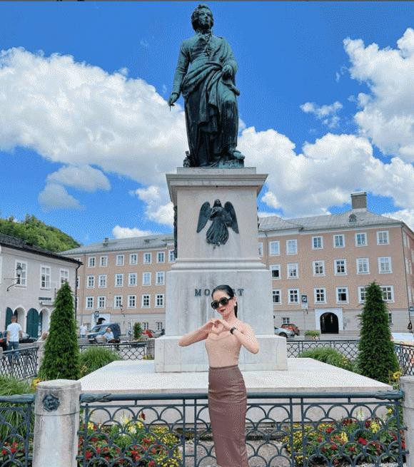 Le Quyen 'soi mau' vi bi coi thuong khi mua do hieu o Phap-Hinh-7