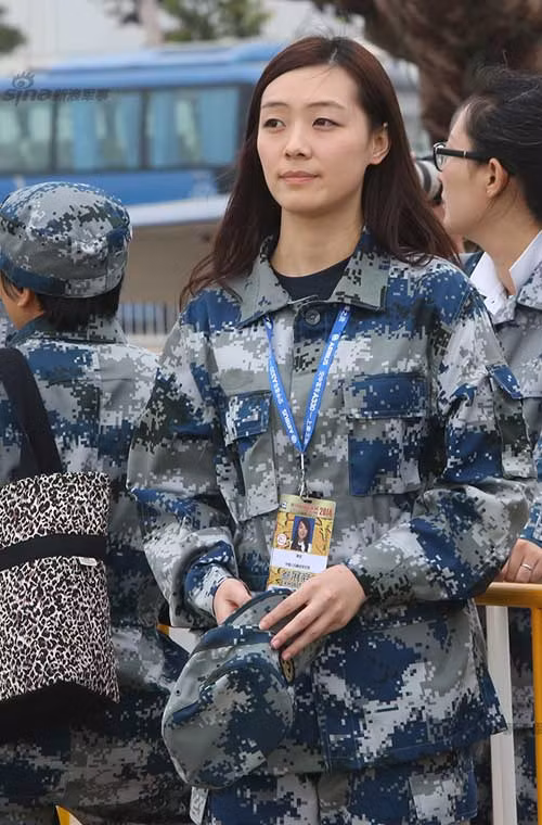 “Bóng hồng” Quân đội Trung quốc tại triển lãm.