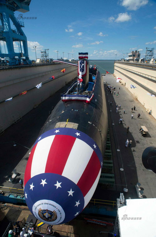 Trong ảnh là quang cảnh trước giờ làm lễ đặt tên thánh, diễn ra vào buổi tối.