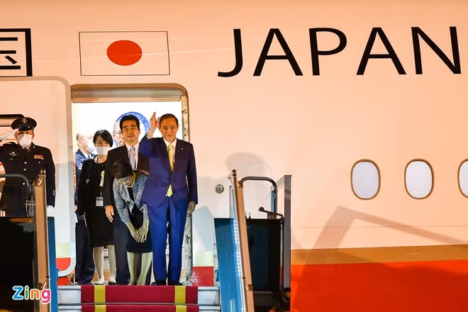 Thu tuong Nhat Ban den Ha Noi, bat dau tham chinh thuc Viet Nam