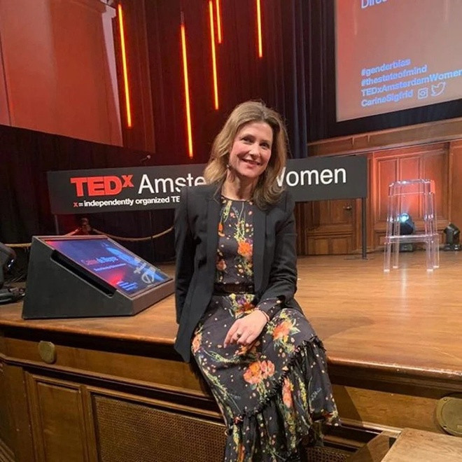  Märtha Louise là Công chúa Na Uy. Năm 2019, bà thông báo trên trang Instagram cá nhân rằng sẽ không sử dụng danh hiệu của mình nữa, trừ khi bà đại diện cho các vấn đề chính thức của hoàng gia hoặc tham dự các buổi đính hôn. Quyết định được đưa ra khi bà nhận thấy mình thu hút quá nhiều sự chú ý khi dùng tước vị trong các buổi hội thảo.