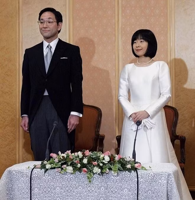 Có cuộc sống hiện tại như một công dân bình thường, Sayako đã học cách lái xe, tự đi chợ và mở cửa hàng tạp hóa, chuyển đến sống trong căn hộ một phòng ngủ.