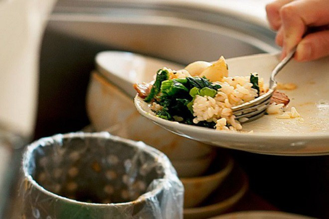 O cu me chong cho an com thua, toi do het roi ngo ngang