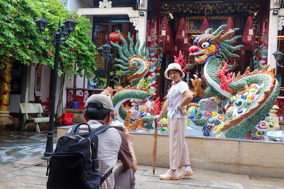 Theo nhiều du khách, họ biết Quảng Nam sắp hứng chịu bão mạnh, nhưng lỡ mua vé tham quan nên đi về trong ngày 26/9.