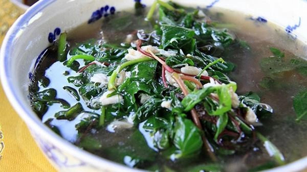 Y học cổ truyền Trung Quốc xem cây rau này là "vị thuốc trường thọ" và được sử dụng để chữa nhiều bệnh. Ở các nước Châu Âu, rau sam cũng rất được yêu thích. Họ coi đây là loại rau chữa bệnh. Khi ăn rau sam, người ta tìm thấy vị thanh dịu, chua nhẹ vô cùng đặc biệt. Tuy nhiên, điều đáng trân quý nhất của rau sam chính là nguồn dinh dưỡng dồi dào.