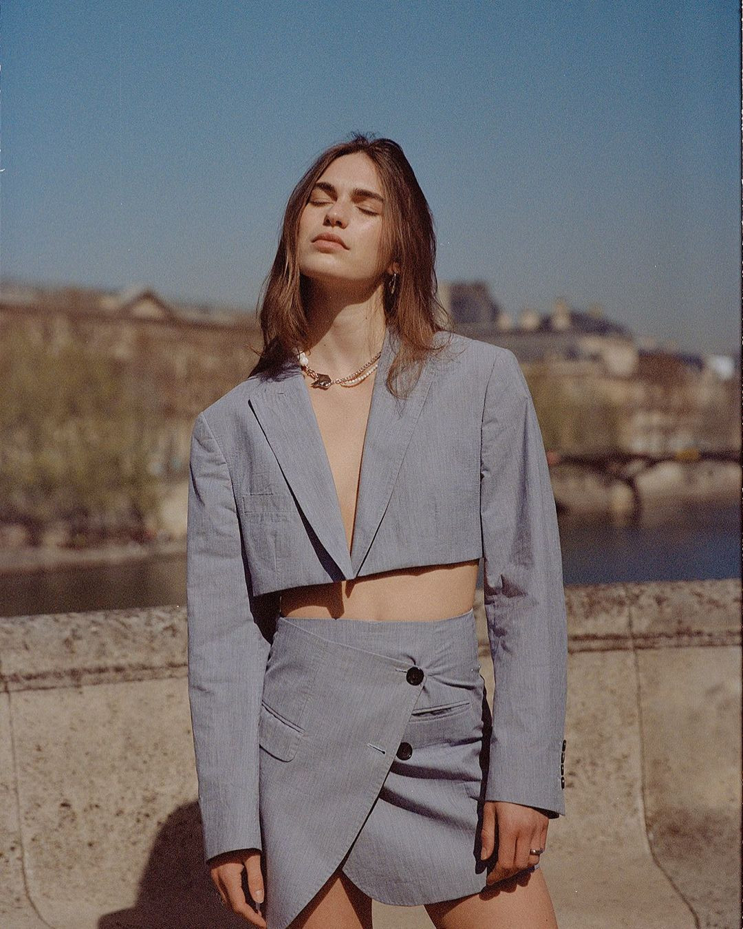 Ngoài đời, nàng mẫu Tây Âu cũng cho thấy bản thân là người biết lựa chọn những bộ trang phục ấn tượng. Cô chuộng hình ảnh đơn giản nhưng vẫn đủ để bản thân nổi bật. Anna Palgen thích mặc quần jean, áo phông, áo khoét nách, quần thun. Đây là những item đơn giản nhưng không bao giờ lỗi mốt, luôn mang đến vẻ thời thượng cho người diện.