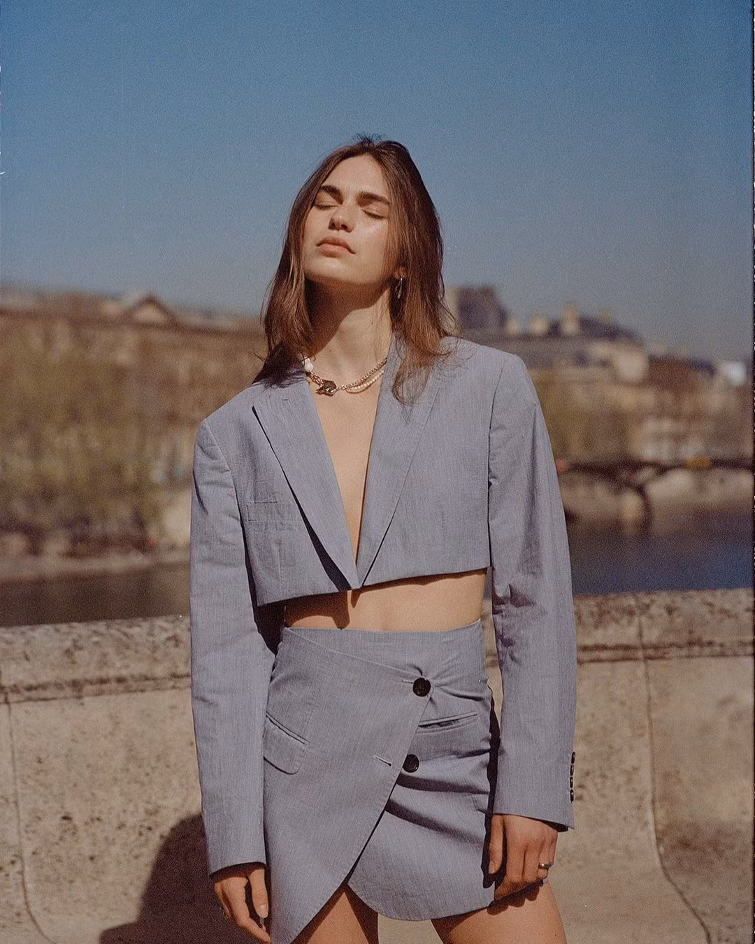 Ngoài đời, nàng mẫu Tây Âu cũng cho thấy bản thân là người biết lựa chọn những bộ trang phục ấn tượng. Cô chuộng hình ảnh đơn giản nhưng vẫn đủ để bản thân nổi bật. Anna Palgen thích mặc quần jean, áo phông, áo khoét nách, quần thun. Đây là những item đơn giản nhưng không bao giờ lỗi mốt, luôn mang đến vẻ thời thượng cho người diện.