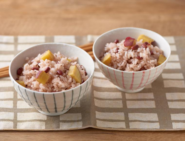 2. Tốt cho tiêu hóa: Đậu đỏ chứa một lượng lớn cả chất xơ hòa tan và không hòa tan. Chất xơ giúp tăng cường sức khỏe hệ tiêu hóa tốt và sự trơn tru của ruột. Giúp bạn hấp thụ thức ăn và đại tiện dễ dàng hơn.