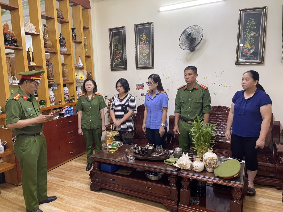 Bat nu giam doc lua dao hon chuc ty dong o Son La