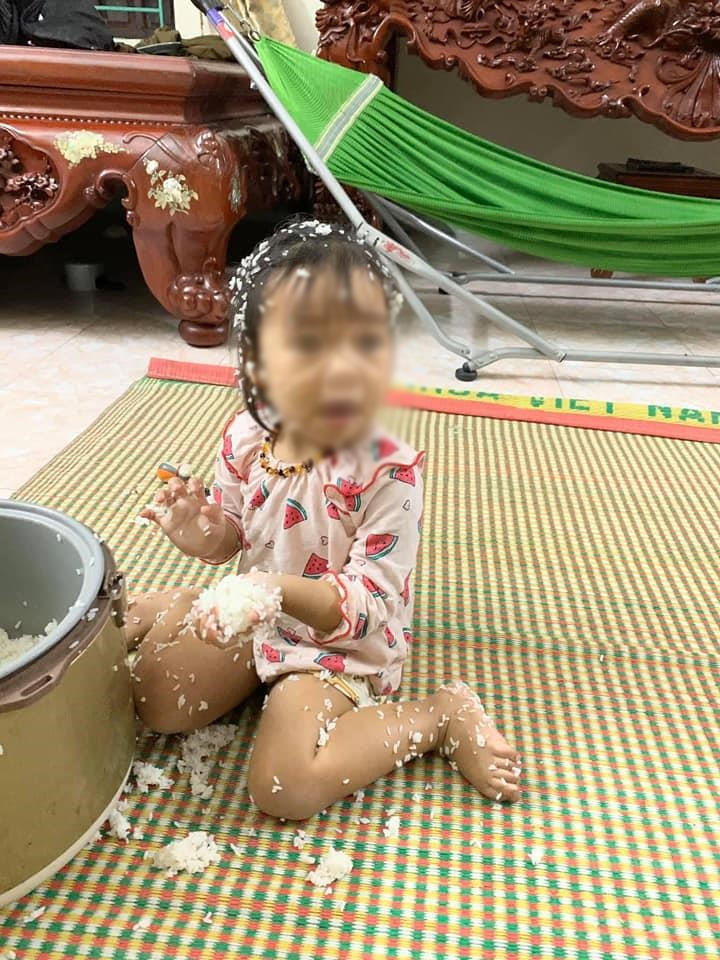 "Cơm chín rồi nè mẹ ơi!"