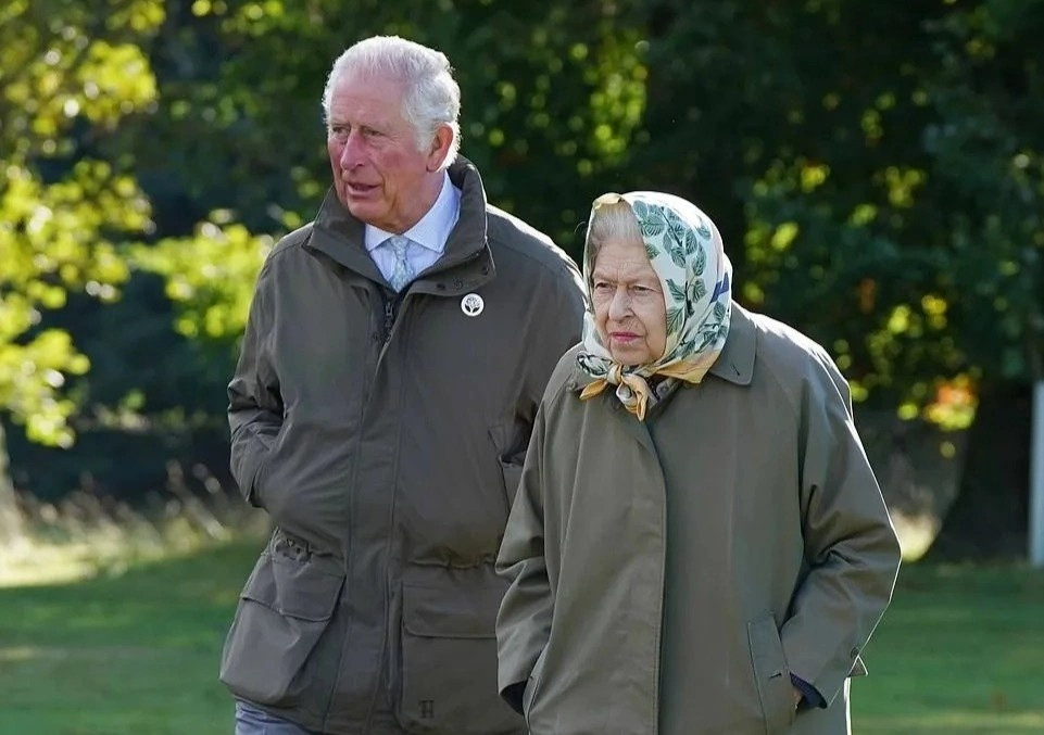 Ly do Vua Charles III khong bao gio an trua