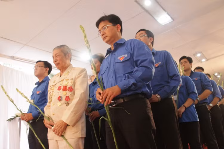 Cả dân tộc Việt Nam đang trong bầu không khí tang thương trước sự ra đi của Đại tướng Cả dân tộc Việt Nam đang trong bầu không khí tang thương trước sự ra đi của Đại tướng