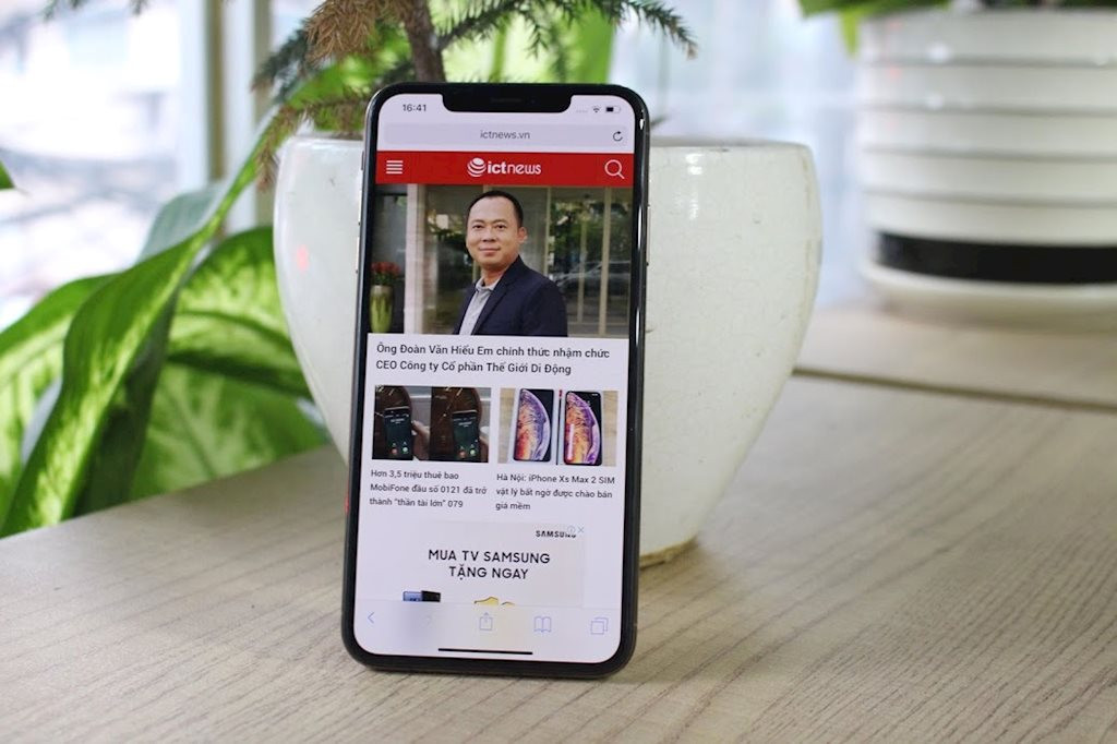 4 smartphone loi thoi nhung van 