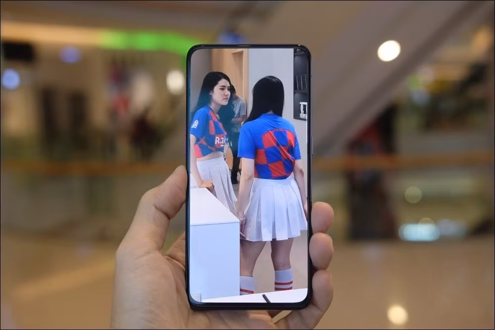 4 smartphone loi thoi nhung van 