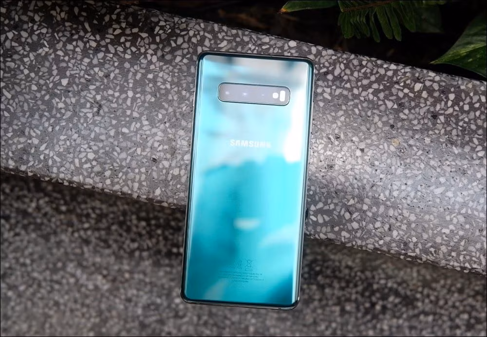 4 smartphone loi thoi nhung van 