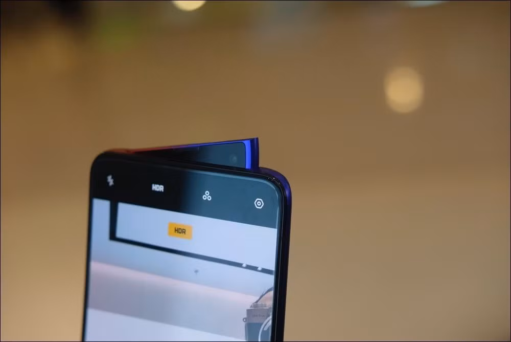 4 smartphone loi thoi nhung van 