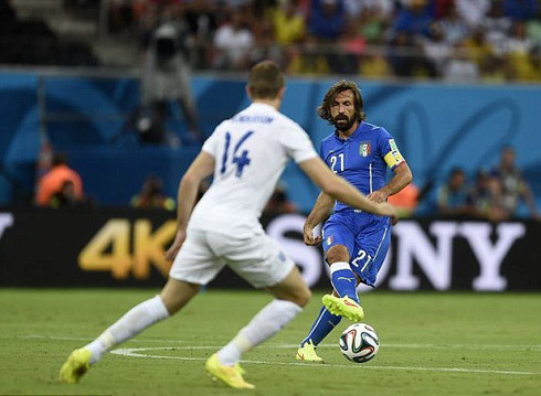 Andrea Pirlo vẫn là nhân vật được chú ý, kỳ vọng nhiều nhất của tuyển Italy và đã in dấu ấn trong bàn thắng mở tỉ số.