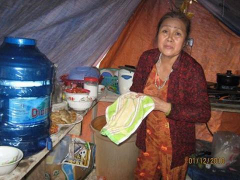 Năm 1992, lần đầu tiên ông Kurt đến Việt Nam, ông đã yêu một người phụ nữ bản xứ, chính là bà Nhung.