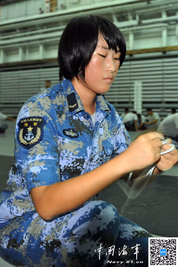 Cai Wanru cũng là nữ Thủy quân lục chiến trên tàu vận tải đổ bộ (LPD - 999).