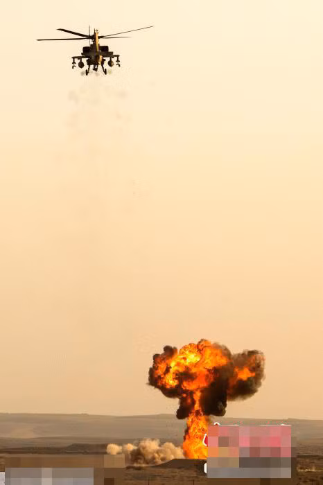 Những màn trình diễn trong lễ tốt nghiệp của các phi công Israel không khác hình ảnh thường thấy trong các cuộc chiến tranh hoặc cuộc tập trận bắn đạn thật của lực lượng không quân.