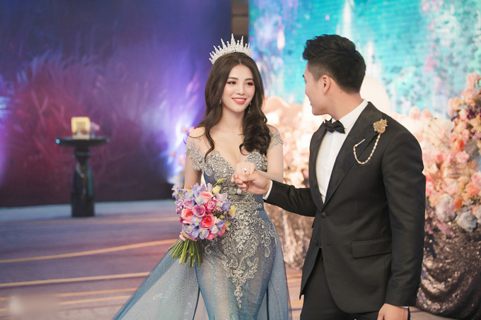 Hồi tháng 10/2019, Giang Lê chính thức kết hôn với Thái Bá Nam. Richkid diện 2 váy cưới trị giá 350 triệu đồng khiến nhiều người xuýt xoa về độ chịu chi.