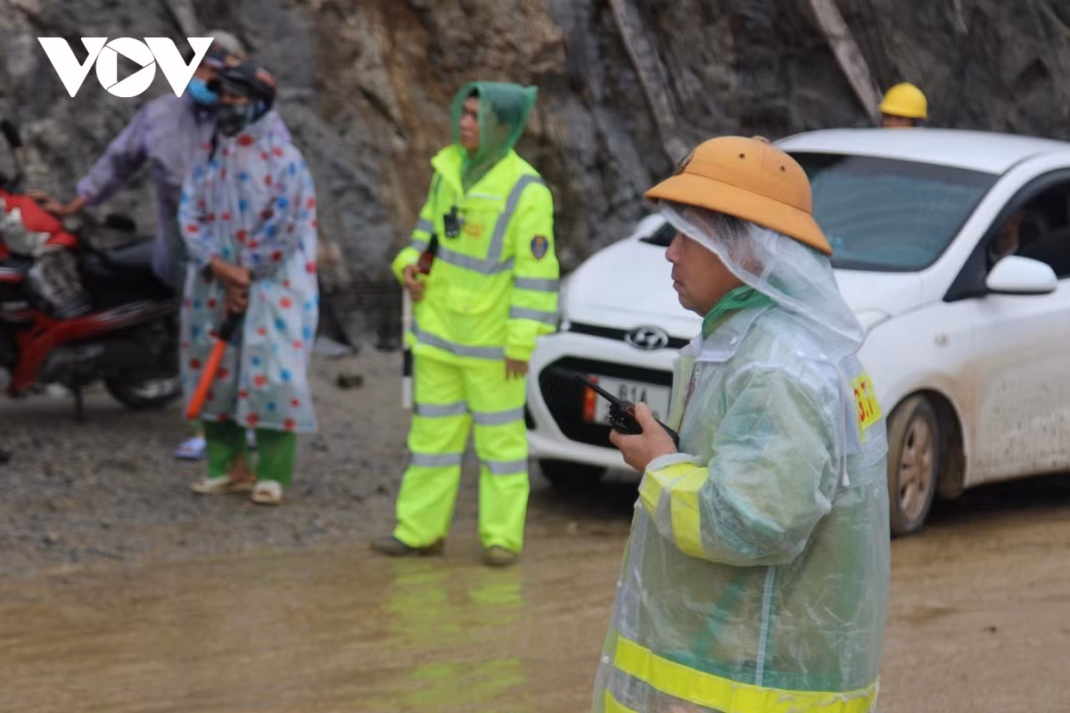 Ban Quản lý dự án 2 chịu hoàn toàn mọi trách nhiệm trước Bộ Giao thông Vận tải, Cục Đường bộ Việt Nam và pháp luật nếu để xảy ra mất an toàn cho người và phương tiện tham gia giao thông, ùn tắc giao thông mà nguyên nhân không sửa chữa kịp thời hoặc chậm trễ khắc phục các tồn tại của dự án.